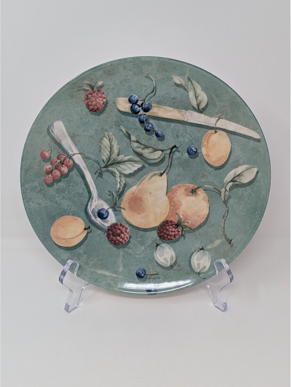 Set of 4 Wedgwood Queen's Ware Plain Fruit Accent Luncheon Plates 8 3/4" UK